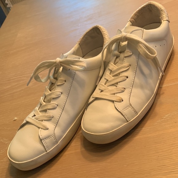 Banana Republic Women’s Leather Sneakers, ver good condition Sz 9.5M light wear - Picture 2 of 9